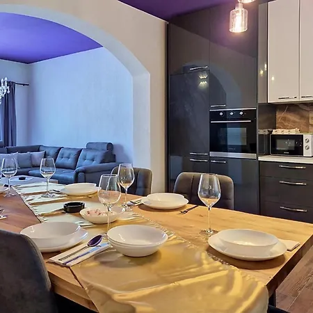 Apartment 3 Bedroom In *