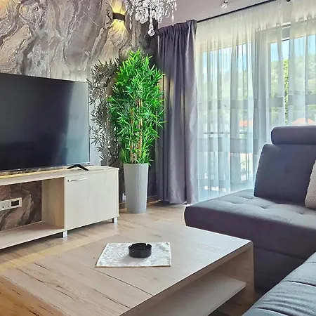3 Bedroom In Apartment *